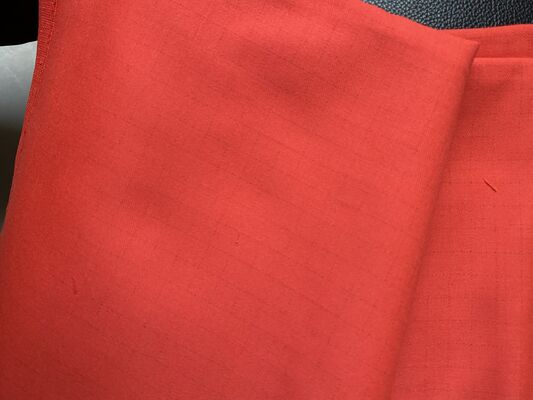 Farbechtheit der Stufe 5: Meta-Aramid-Gewebe, gewebter Twill, starkes, leichtes Material. Wird in Feuerwehranzügen und taktischen Uniformen verwendet