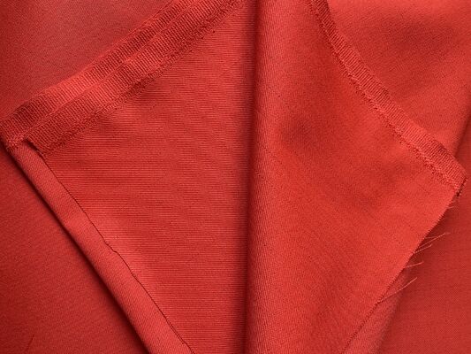Farbechtheit der Stufe 5: Meta-Aramid-Gewebe, gewebter Twill, starkes, leichtes Material. Wird in Feuerwehranzügen und taktischen Uniformen verwendet